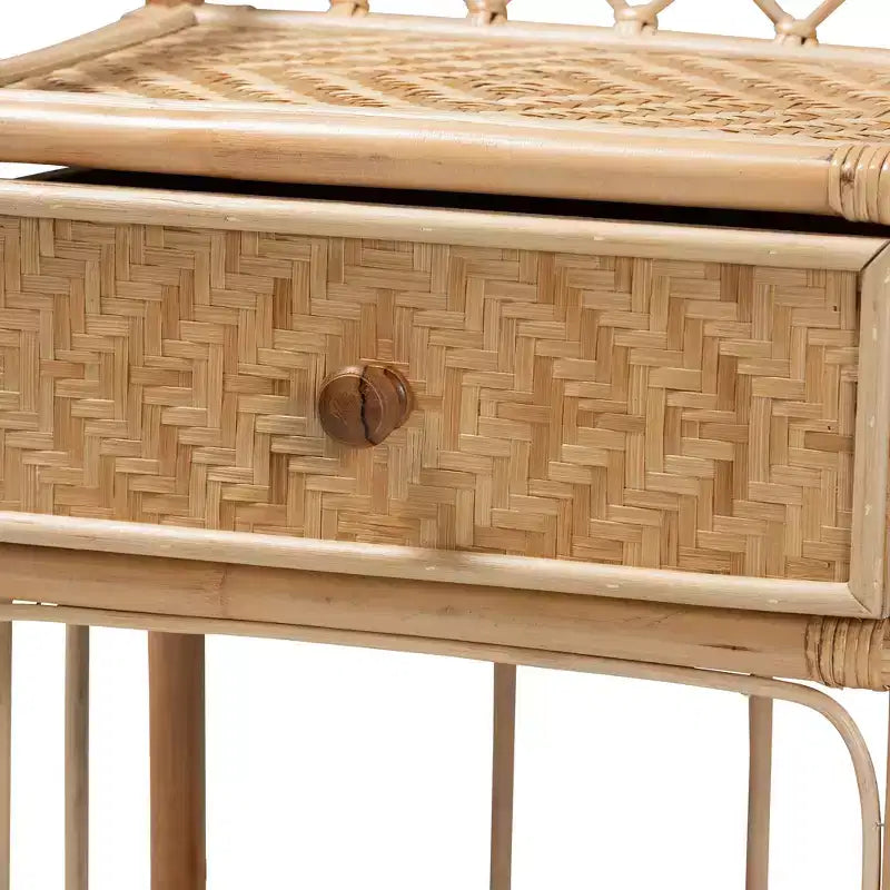bali & pari Kobie Table de chevet bohème moderne en rotin naturel marron à 1 tiroir