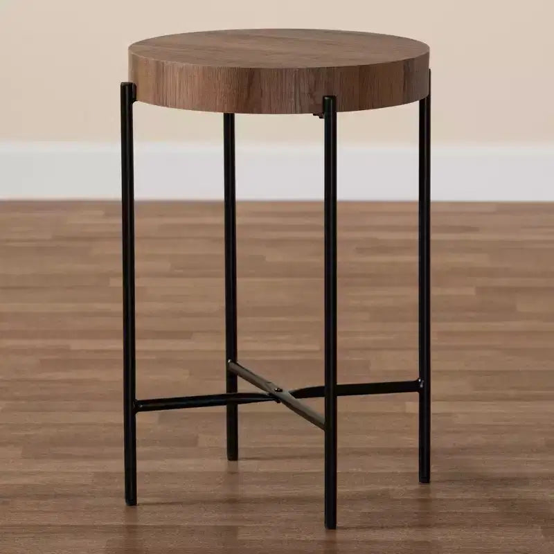Table d'appoint Baxton Studio Savion moderne industrielle en bois finition noyer et métal noir