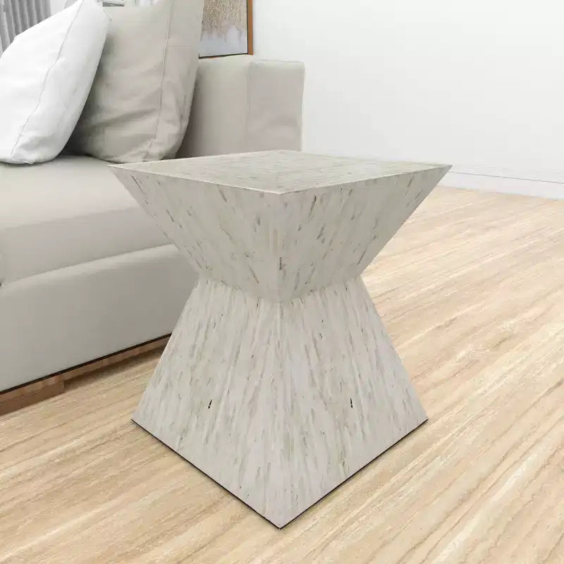 Table d'appoint contemporaine incrustée de coquillages - Olivia & May