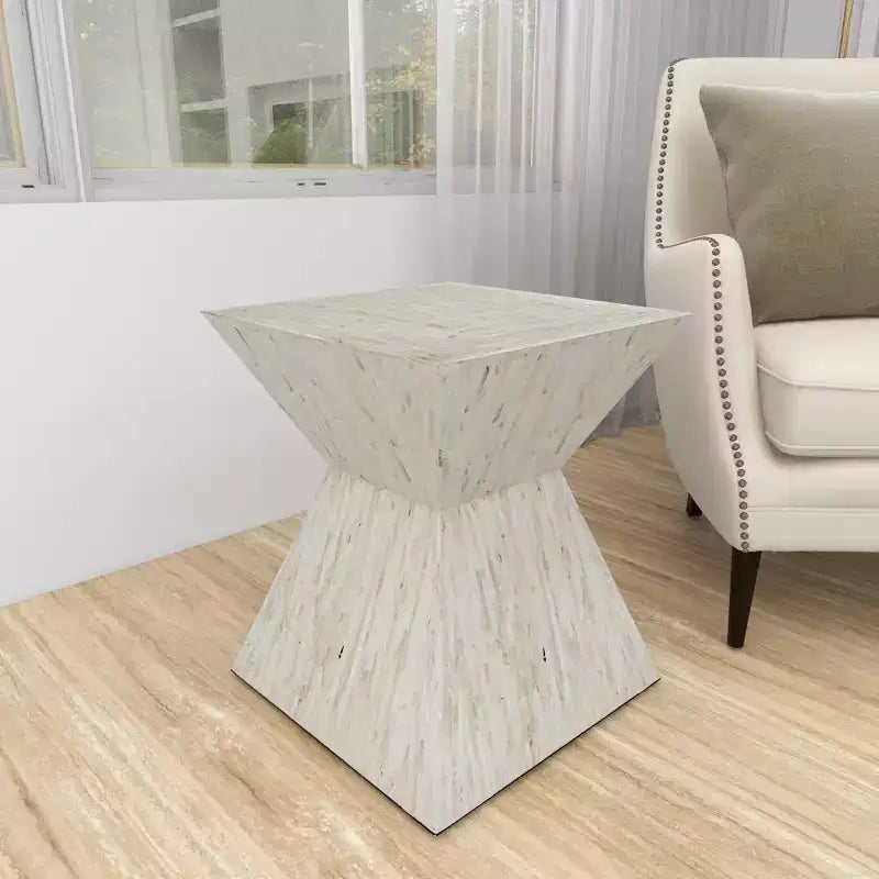 Table d'appoint contemporaine incrustée de coquillages - Olivia & May