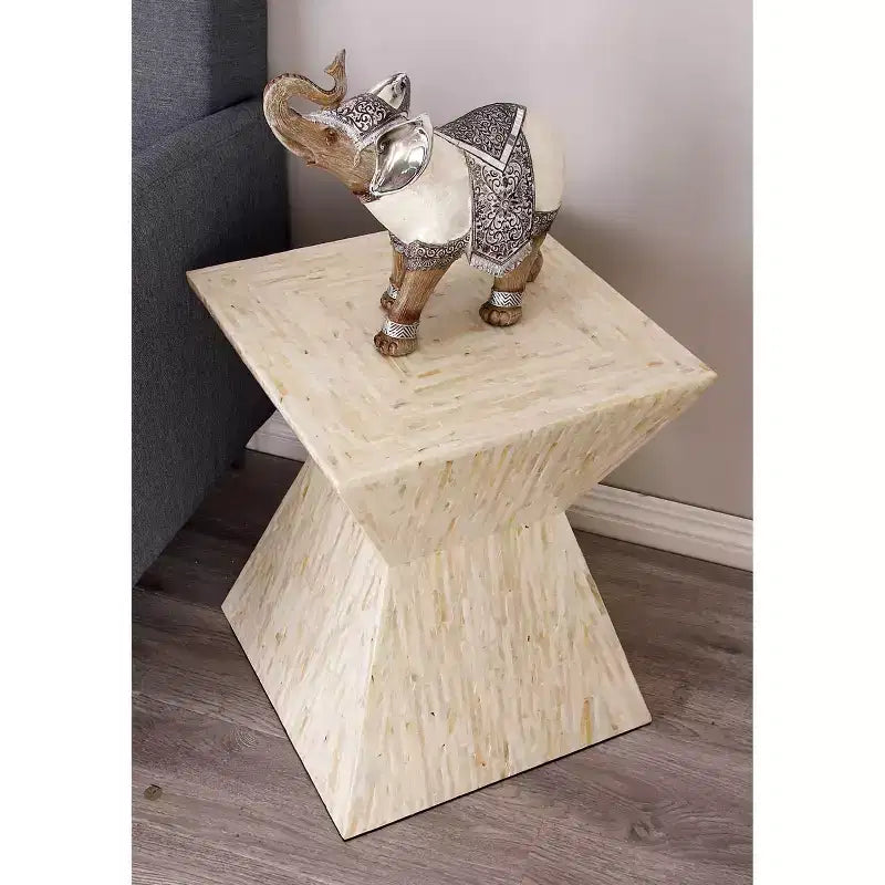 Table d'appoint contemporaine incrustée de coquillages - Olivia & May