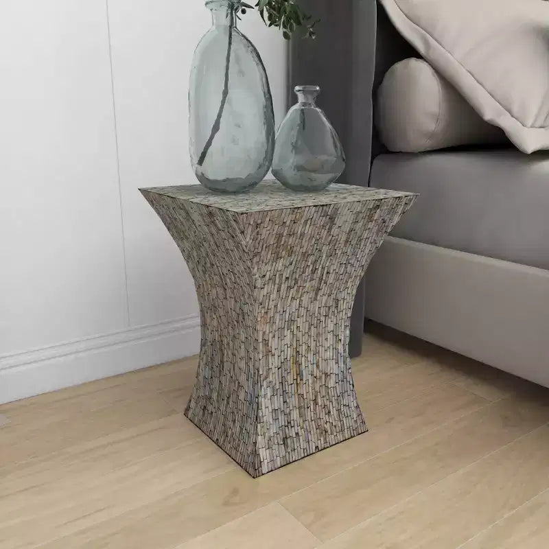 Table d'appoint contemporaine incrustée de coquillages - Olivia & May
