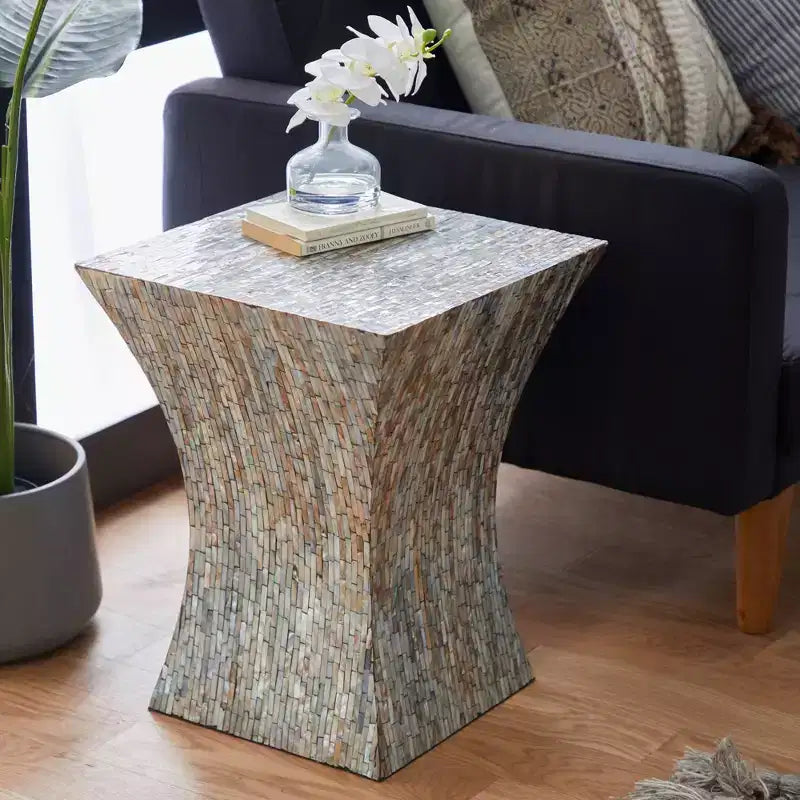 Table d'appoint contemporaine incrustée de coquillages - Olivia & May