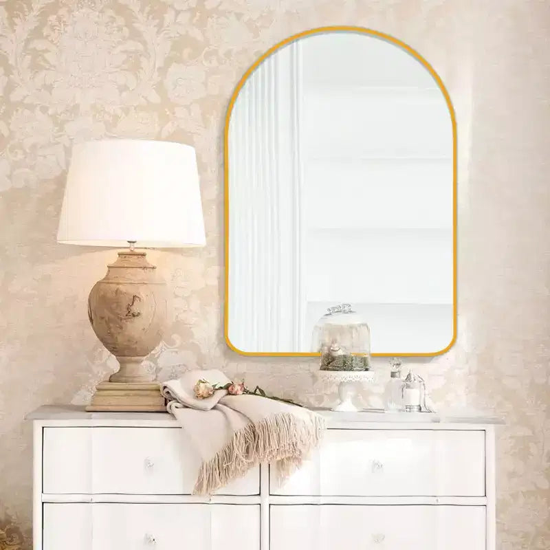 Miroir mural décoratif Dovelina, forme rectangulaire simple et moderne avec bord supérieur arrondi
