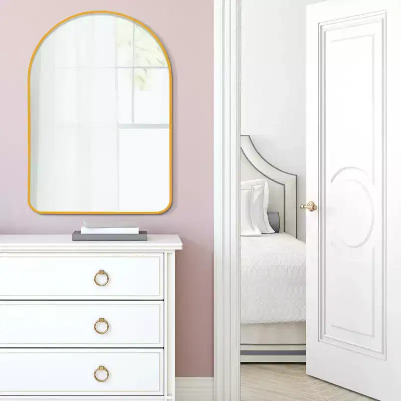 Miroir mural décoratif Dovelina, forme rectangulaire simple et moderne avec bord supérieur arrondi