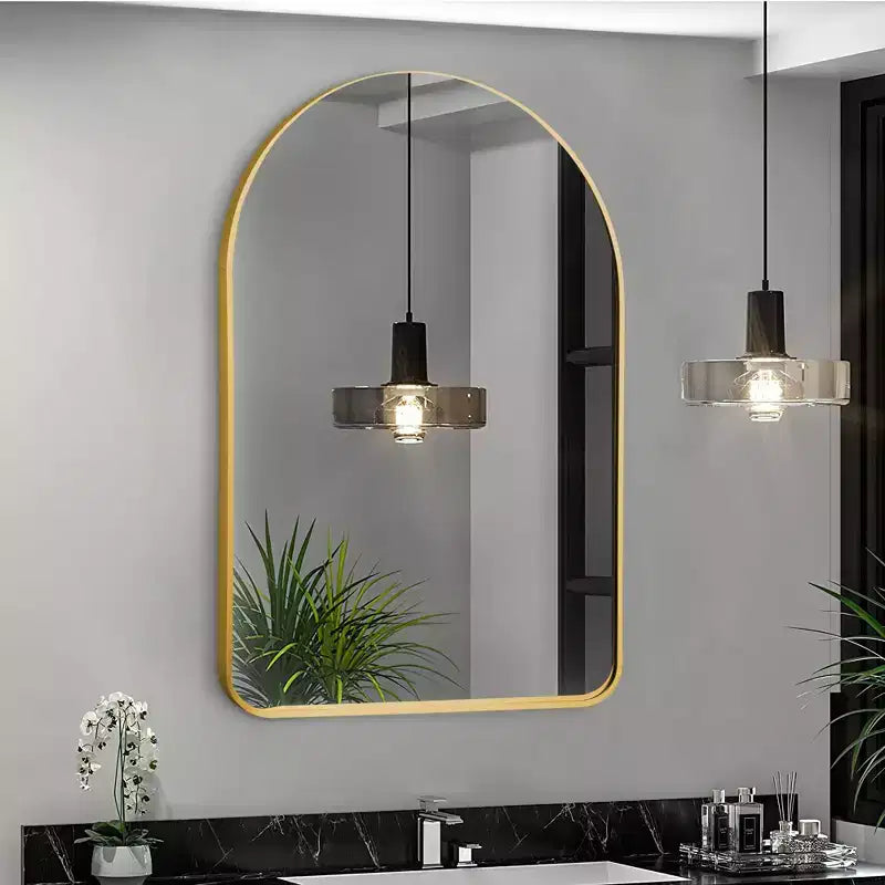 Miroir mural décoratif Dovelina, forme rectangulaire simple et moderne avec bord supérieur arrondi