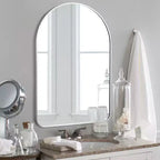 Miroir mural décoratif Dovelina, forme rectangulaire simple et moderne avec bord supérieur arrondi