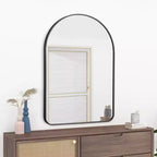 Miroir mural décoratif Dovelina, forme rectangulaire simple et moderne avec bord supérieur arrondi