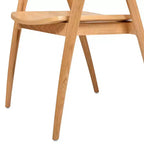Chaise de salle à manger Simeon 21 en bois de chêne scandinave sculpté, chêne brun naturel chaud