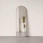 Miroir mural décoratif Hubba arqué à poser 20 x 62 - Umbra