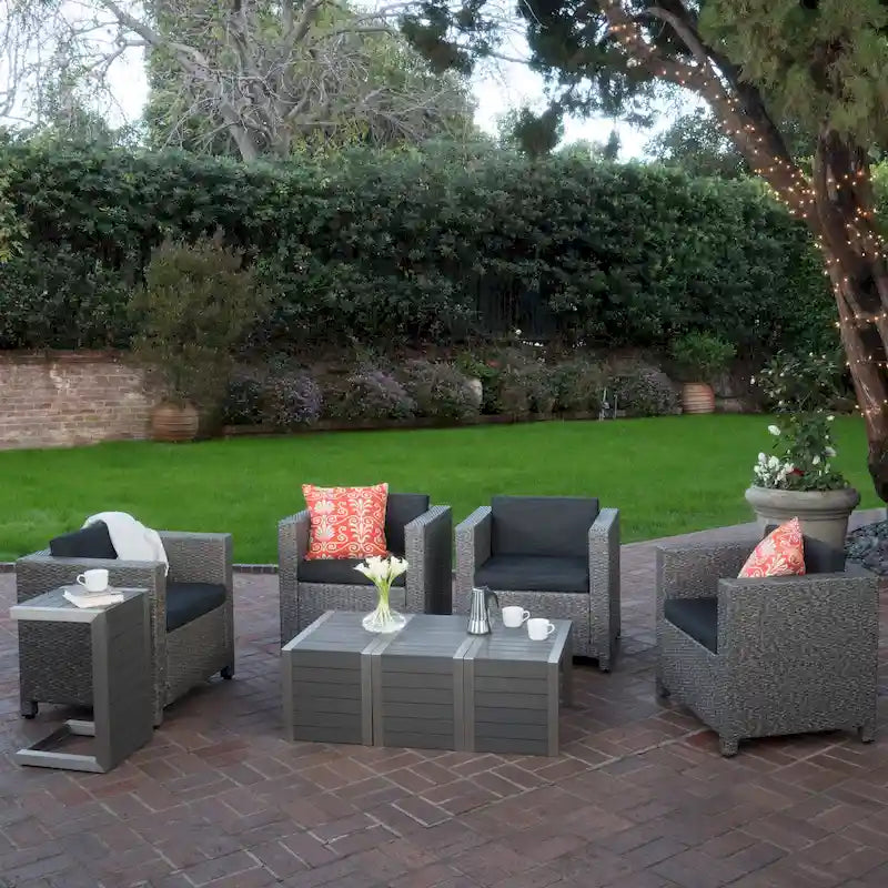 Ensemble de mobilier d'extérieur 8 pièces Puerta avec coussins par Christopher Knight Home