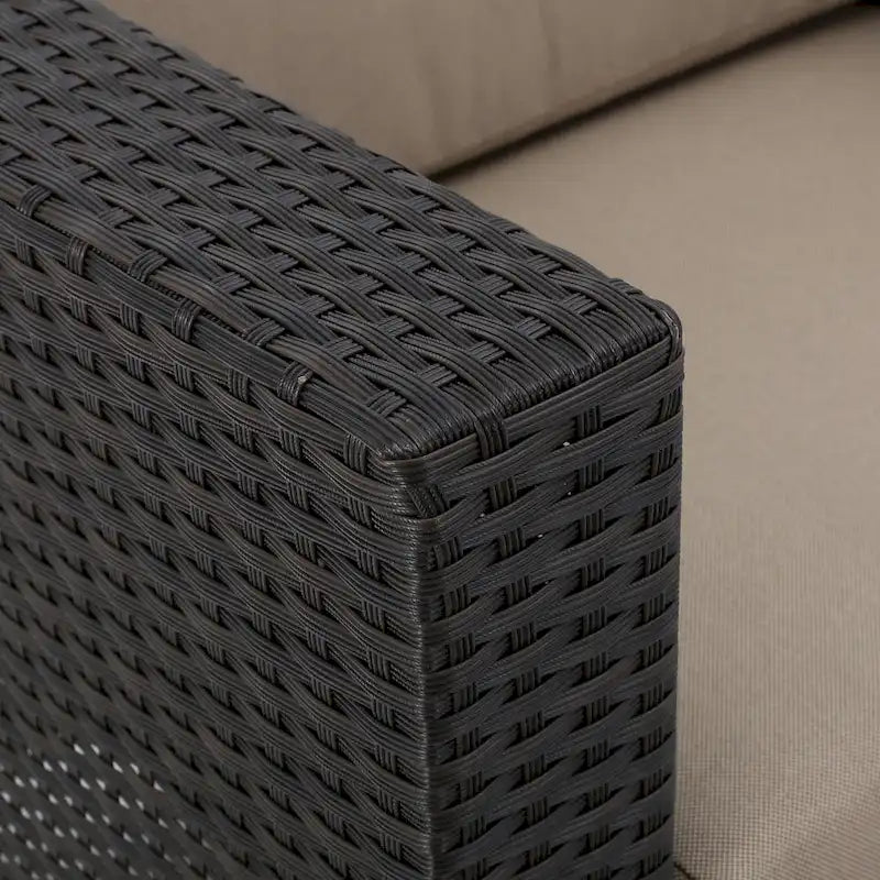 Ensemble de mobilier d'extérieur 8 pièces Puerta avec coussins par Christopher Knight Home
