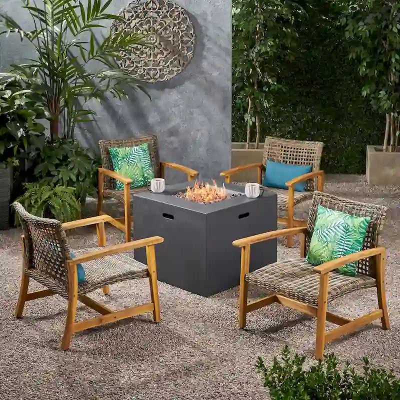 Ensemble de 5 fauteuils de club et d'un foyer d'extérieur en bois et osier Augusta par Christopher Knight Home
