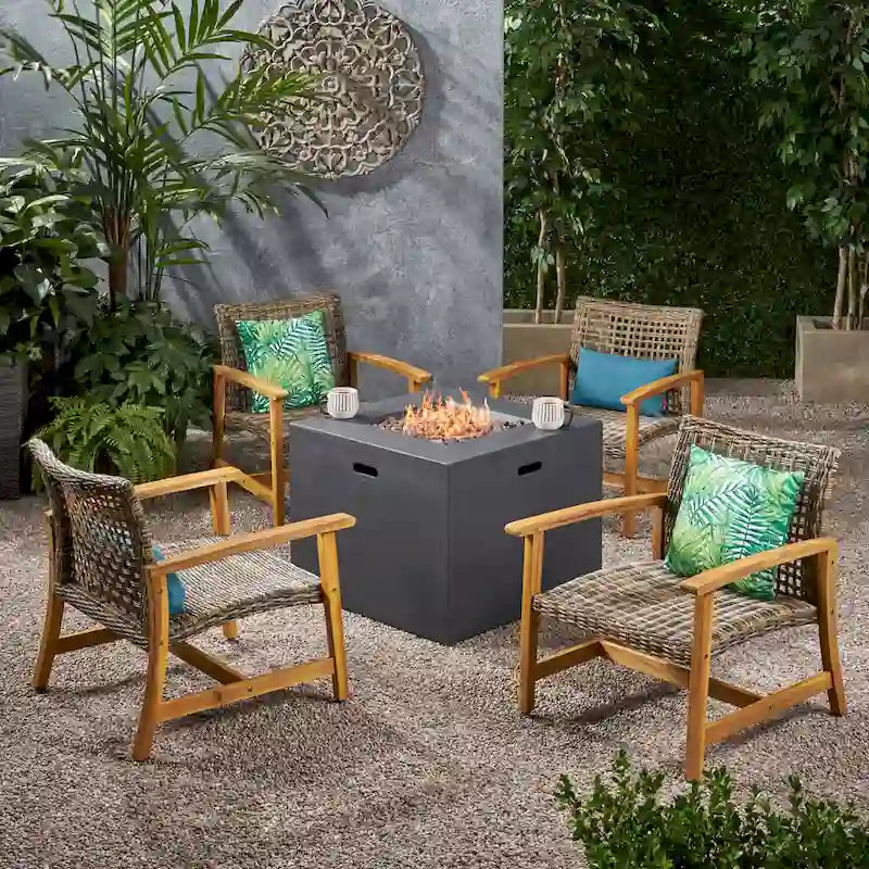 Ensemble de 5 fauteuils de club et d'un foyer d'extérieur en bois et osier Augusta par Christopher Knight Home