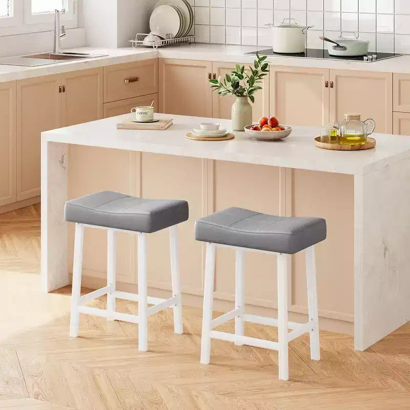 Whizmax Lot de 2 tabourets de bar sans dossier de 24 pouces, tabourets de bar rembourrés à hauteur de comptoir avec surface incurvée, pieds et repose-pieds en métal