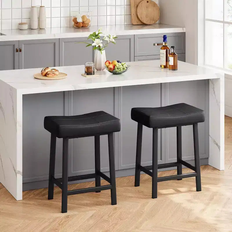 Whizmax Lot de 2 tabourets de bar sans dossier de 24 pouces, tabourets de bar rembourrés à hauteur de comptoir avec surface incurvée, pieds et repose-pieds en métal