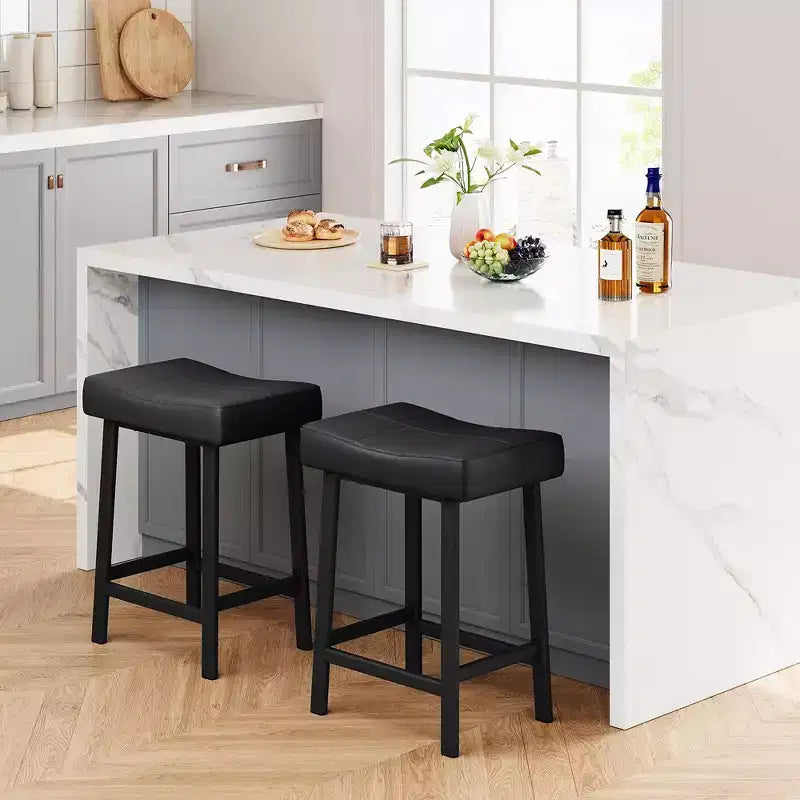 Whizmax Lot de 2 tabourets de bar sans dossier de 24 pouces, tabourets de bar rembourrés à hauteur de comptoir avec surface incurvée, pieds et repose-pieds en métal