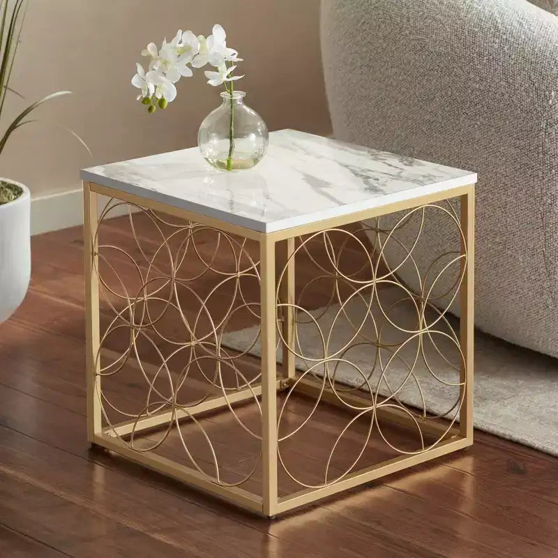Table d'appoint Studio 55D Karin Modern Glam carrée 17 po de large, dessus en marbre artificiel blanc et or pour salon, chambre à coucher, chevet