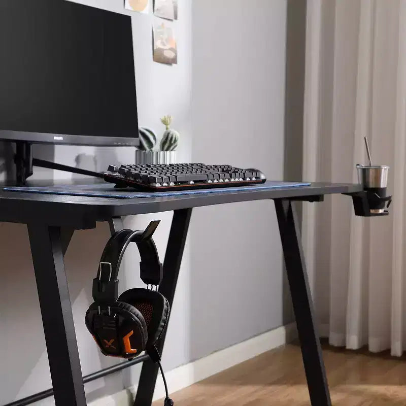 Bureau de jeu avec lumières LED et support de casque – Articles essentiels pour la chambre