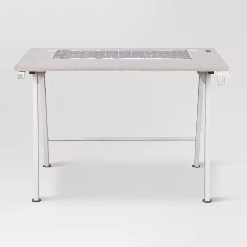 Bureau de jeu avec lumières LED et support de casque – Articles essentiels pour la chambre
