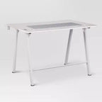 Bureau de jeu avec lumières LED et support de casque – Articles essentiels pour la chambre