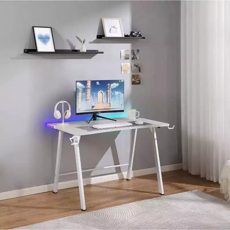 Bureau de jeu avec lumières LED et support de casque – Articles essentiels pour la chambre