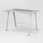 Bureau de jeu avec lumières LED et support de casque – Articles essentiels pour la chambre