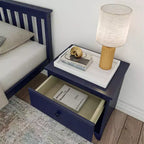 Table de chevet en bois massif Plank+Beam avec 1 tiroir pour chambre à coucher