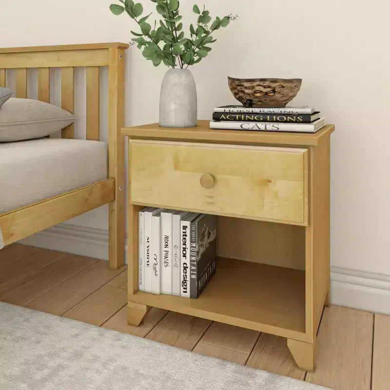 Table de chevet en bois massif Plank+Beam avec 1 tiroir pour chambre à coucher