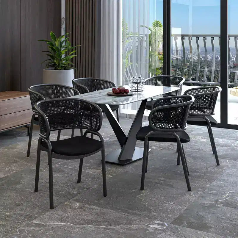 LeisureMod Ervilla Chaise de salle à manger moderne Rembourrée confortable Fauteuil d'appoint avec pieds en fer noir, pour cuisine, salle à manger, café, restaurant