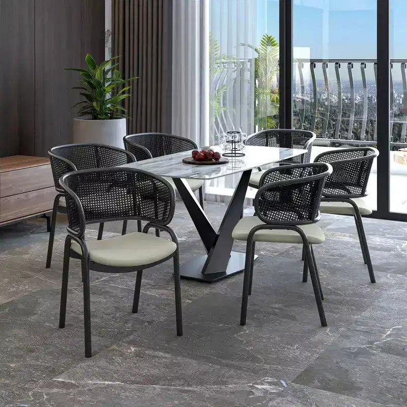 LeisureMod Ervilla Chaise de salle à manger moderne Rembourrée confortable Fauteuil d'appoint avec pieds en fer noir, pour cuisine, salle à manger, café, restaurant