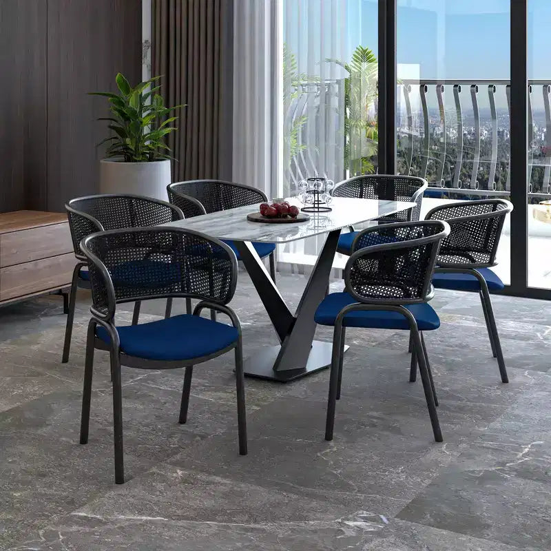 LeisureMod Ervilla Chaise de salle à manger moderne Rembourrée confortable Fauteuil d'appoint avec pieds en fer noir, pour cuisine, salle à manger, café, restaurant
