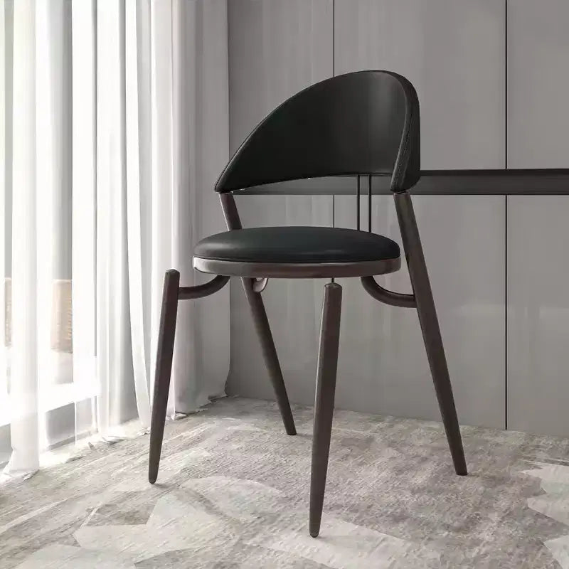 Chaise de salle à manger moderne en cuir LeisureMod Venice, chaise d'appoint rembourrée à dossier ouvert, pieds en métal, parfaite pour une salle à manger du milieu du siècle, aucun assemblage requis