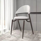 Chaise de salle à manger moderne en cuir LeisureMod Venice, chaise d'appoint rembourrée à dossier ouvert, pieds en métal, parfaite pour une salle à manger du milieu du siècle, aucun assemblage requis