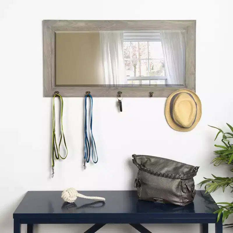 Miroir de pub 36 x 18 po avec crochets métalliques - DesignOvation