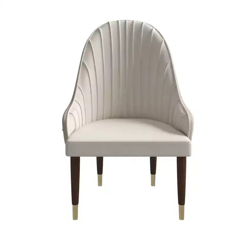 Chaise de salle à manger à dossier haut LeisureMod Elara, revêtement en cuir avec motif ondulé, cadre en bois d'hévéa et accents dorés pour salle à manger