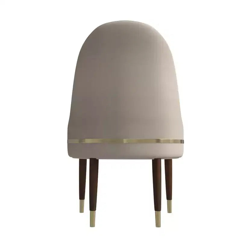 Chaise de salle à manger à dossier haut LeisureMod Elara, revêtement en cuir avec motif ondulé, cadre en bois d'hévéa et accents dorés pour salle à manger