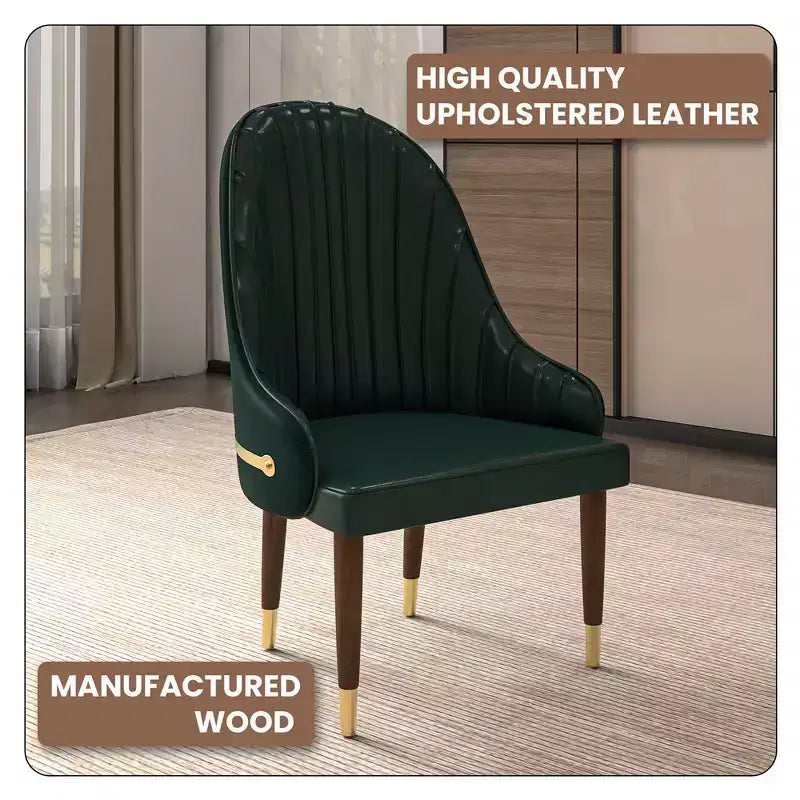 Chaise de salle à manger à dossier haut LeisureMod Elara, revêtement en cuir avec motif ondulé, cadre en bois d'hévéa et accents dorés pour salle à manger