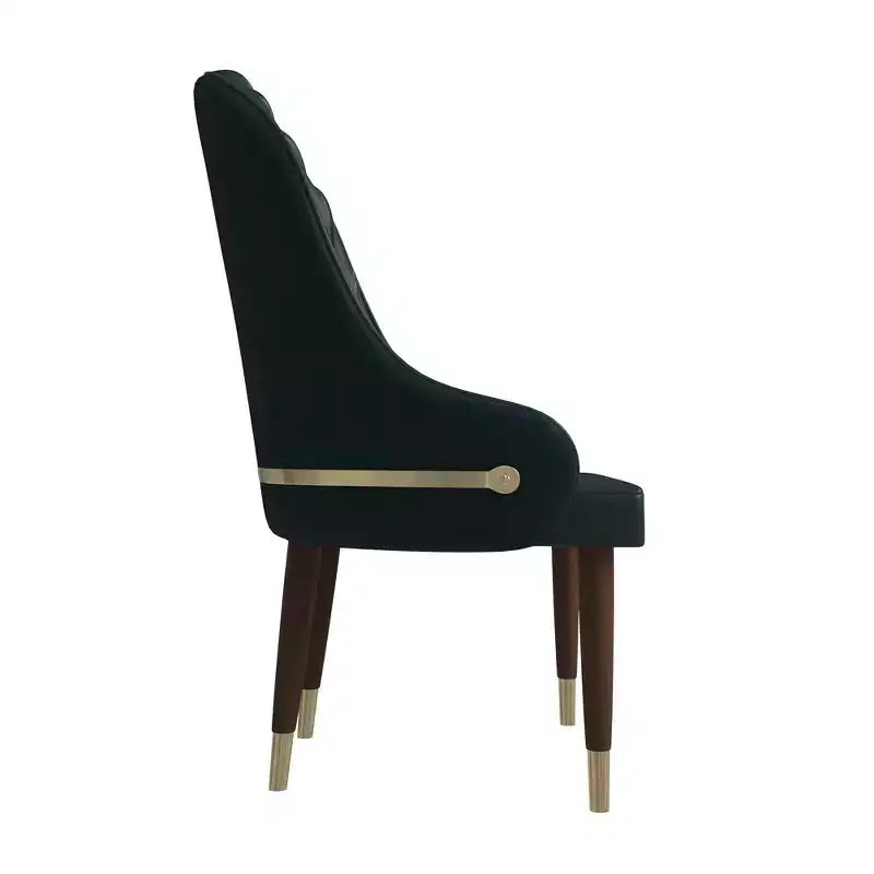 Chaise de salle à manger à dossier haut LeisureMod Elara, revêtement en cuir avec motif ondulé, cadre en bois d'hévéa et accents dorés pour salle à manger