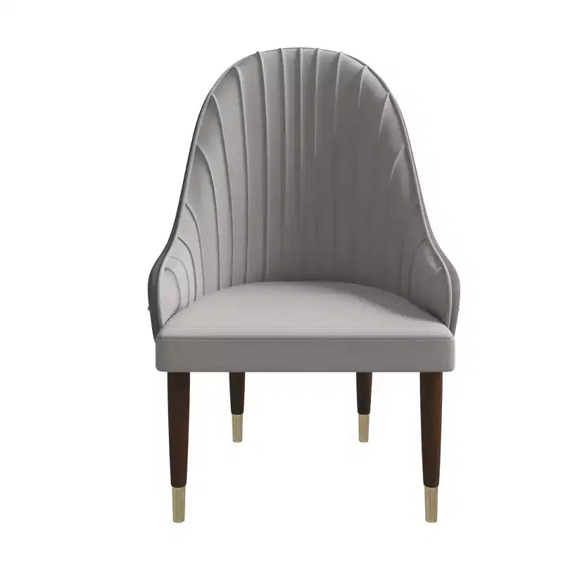 Chaise de salle à manger à dossier haut LeisureMod Elara, revêtement en cuir avec motif ondulé, cadre en bois d'hévéa et accents dorés pour salle à manger