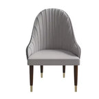 Chaise de salle à manger à dossier haut LeisureMod Elara, revêtement en cuir avec motif ondulé, cadre en bois d'hévéa et accents dorés pour salle à manger