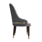 Chaise de salle à manger à dossier haut LeisureMod Elara, revêtement en cuir avec motif ondulé, cadre en bois d'hévéa et accents dorés pour salle à manger