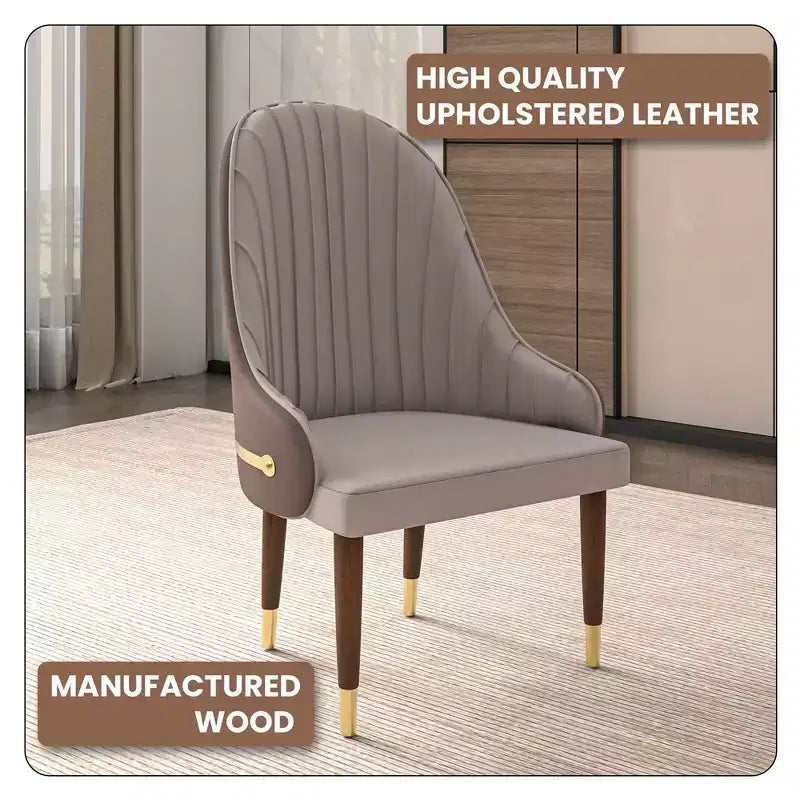 Chaise de salle à manger à dossier haut LeisureMod Elara, revêtement en cuir avec motif ondulé, cadre en bois d'hévéa et accents dorés pour salle à manger