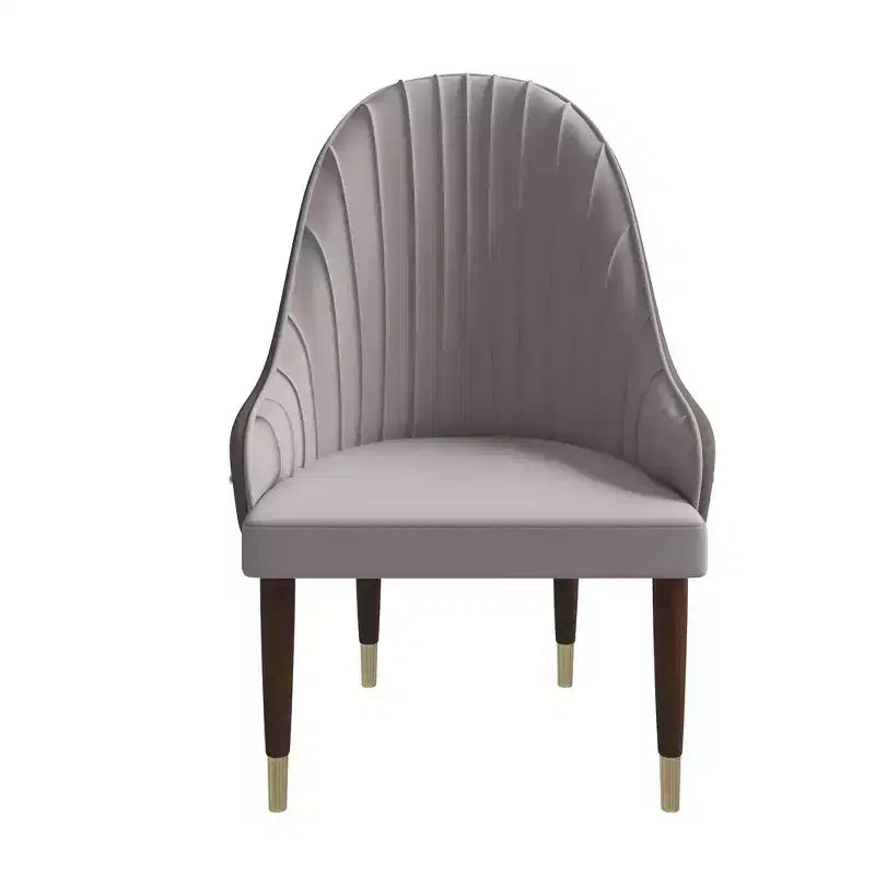 Chaise de salle à manger à dossier haut LeisureMod Elara, revêtement en cuir avec motif ondulé, cadre en bois d'hévéa et accents dorés pour salle à manger