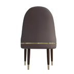 Chaise de salle à manger à dossier haut LeisureMod Elara, revêtement en cuir avec motif ondulé, cadre en bois d'hévéa et accents dorés pour salle à manger