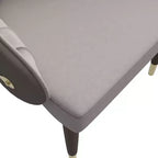 Chaise de salle à manger à dossier haut LeisureMod Elara, revêtement en cuir avec motif ondulé, cadre en bois d'hévéa et accents dorés pour salle à manger