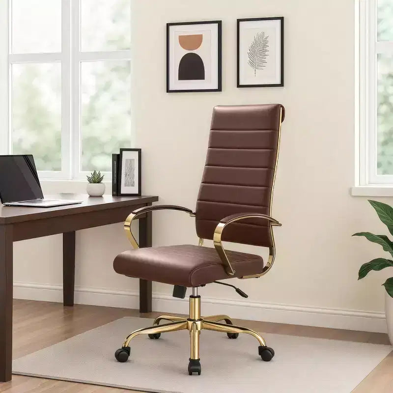 Chaise de bureau LeisureMod Benmar en cuir nervuré à dossier haut - Chaise de bureau exécutive moderne pivotante et inclinable - Base dorée