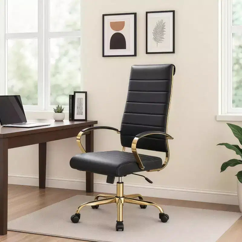 Chaise de bureau LeisureMod Benmar en cuir nervuré à dossier haut - Chaise de bureau exécutive moderne pivotante et inclinable - Base dorée