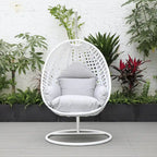 Fauteuil suspendu de jardin œuf avec coque en osier blanc et cadre en fer pour l'intérieur, le patio, le porche, le jardin et l'arrière-cour