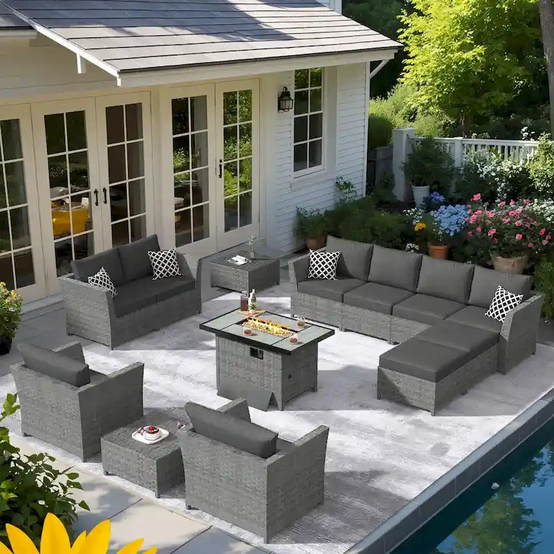 Ensemble de meubles de patio 13 pièces XIZZI avec foyer extérieur en osier